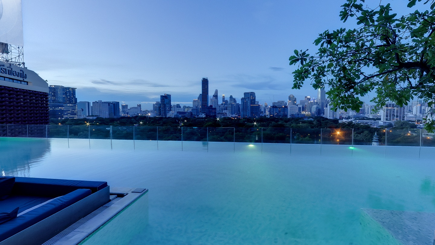 Hotel infinity pool overlooking the Bangkok skyline at dusk
